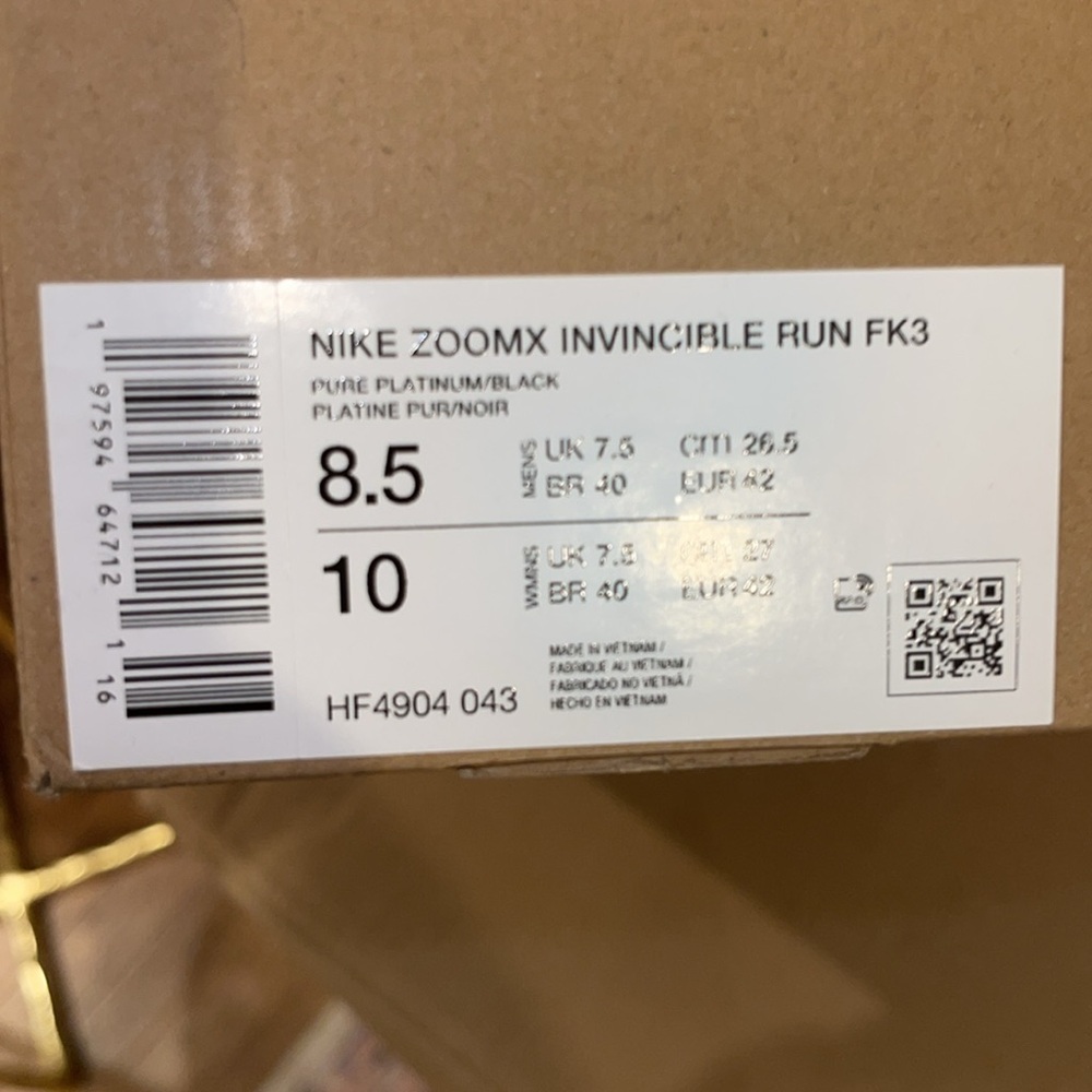 ❗️unisex invincible run 3 NWT❗️ - Picture 8 of 8